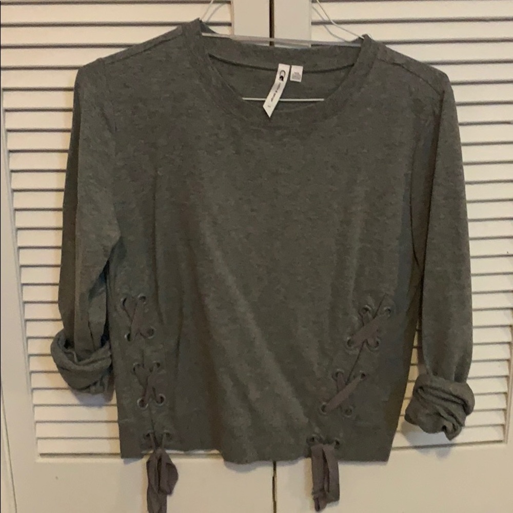 Grey long sleeve with ribbon detailing!🤩